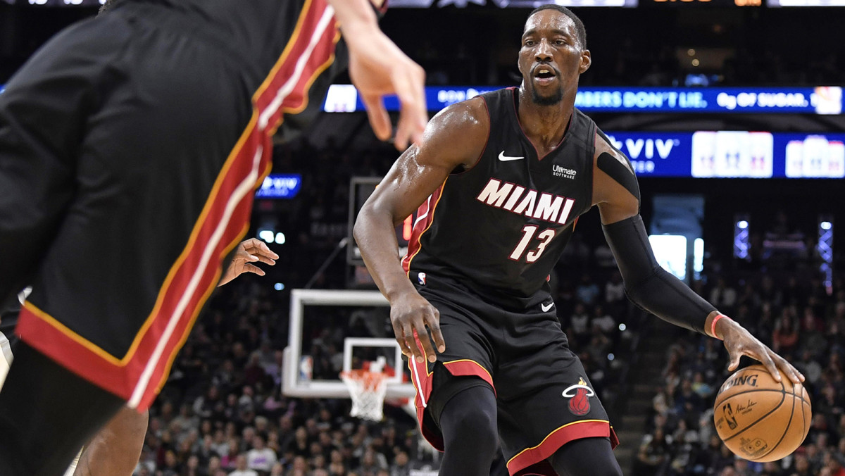 bam-adebayo-heat-dribble